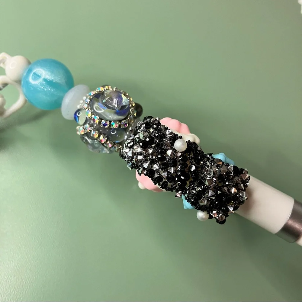 Fancy Handpainted Bow Handmade Beaded Keychain Pen - Picture 4 of 6
